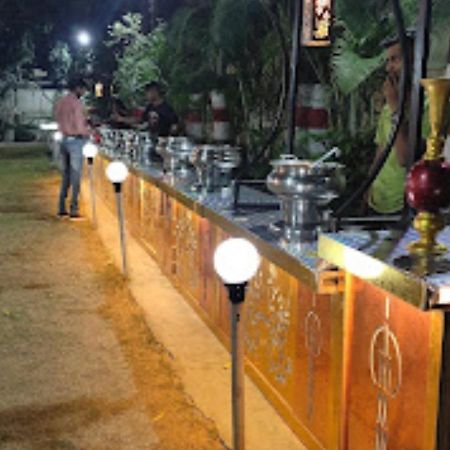 Hotel Blue Paradise Chandrapur Buitenkant foto