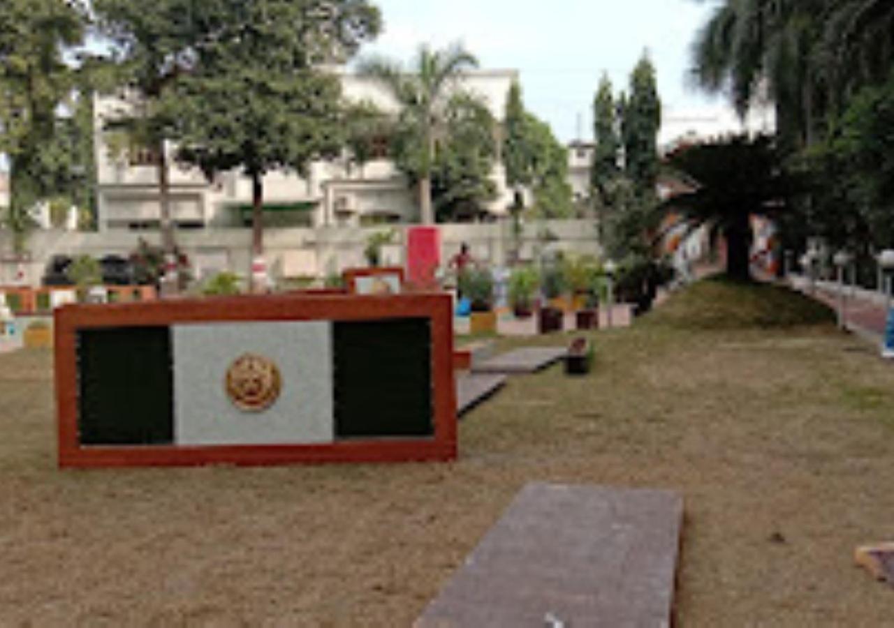 Hotel Blue Paradise Chandrapur Buitenkant foto